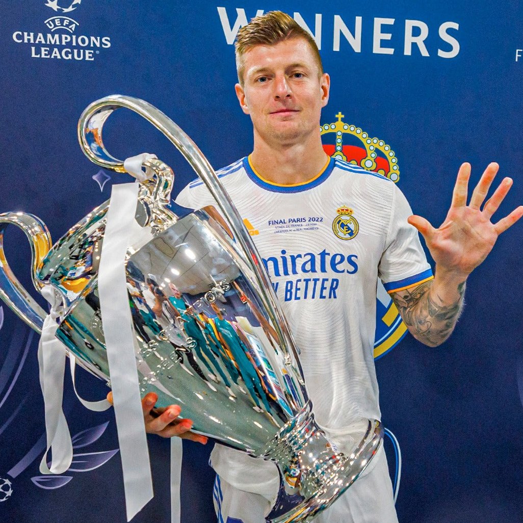 Real Madrid 2021/22 Local