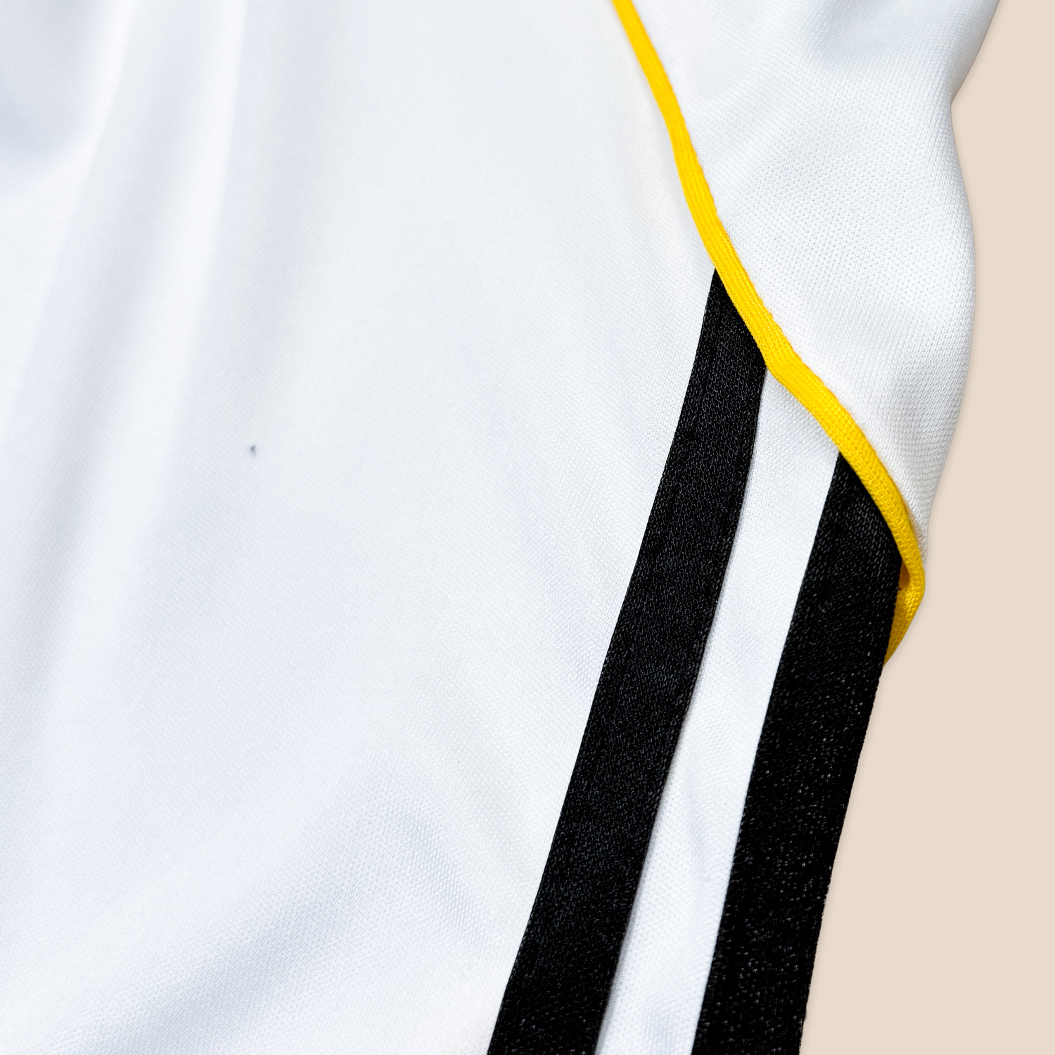 Real Madrid 2025/26 Local para Niños