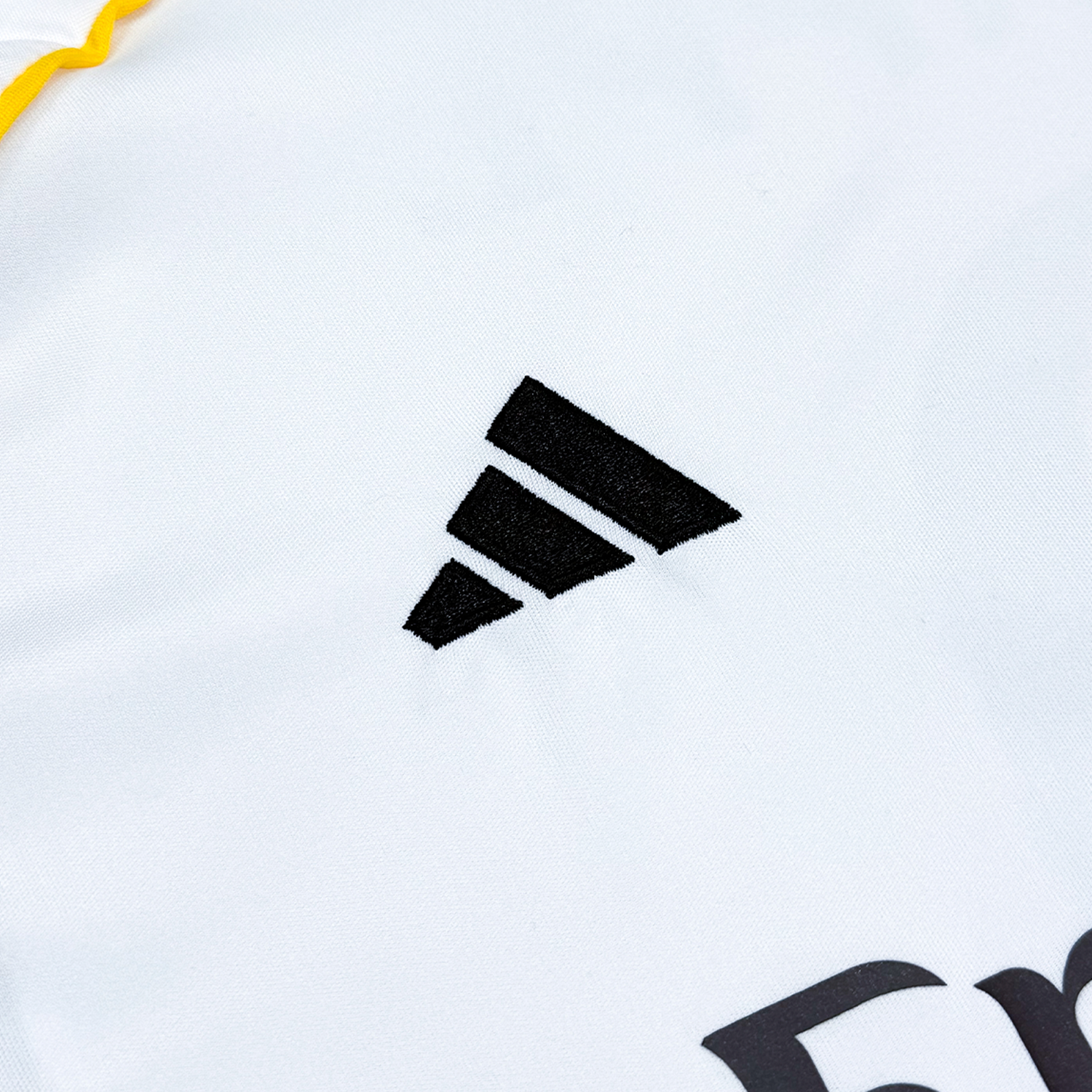 Real Madrid 2025/26 Local para Niños